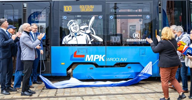 Pilot genialny, człowiek niezwykły. Bolesław Orliński patronem tramwaju MPK Wrocław Pułkownik Bolesław Orliński, wybitny polski lotnik XX wieku, został patronem jednego z tramwajów MPK Wrocław. Uroczystość odbyła się dokładnie w setną rocznicę zakończenia jego historycznego lotu Warszawa–Tokio–Warszawa.